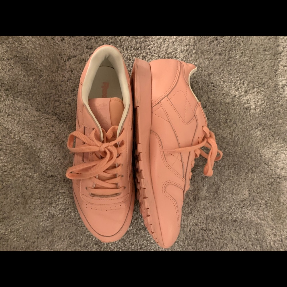 Reebok Sneakers